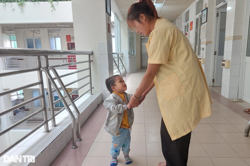 Bạn đọc Dân trí và các y, bác sĩ đã sinh ra con trai em một lần nữa - 4 Bạn đọc Dân trí và các y, bác sĩ đã sinh ra con trai em một lần nữa - 4