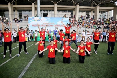 Sôi động VCK Festival bóng đá học đường năm 2013