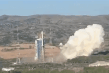 Khoảnh khắc tên lửa Trung Quốc gặp sự cố, vỡ vụn trên không trung