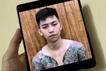 Bắt tài xế lái Mazda CX5 hất công an lên nắp capo