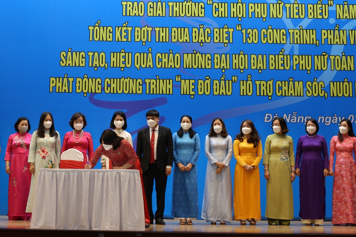 Chị em Đà Nẵng nhận đỡ đầu hàng trăm trẻ mồ côi có hoàn cảnh khó khăn - 1 Chị em Đà Nẵng nhận đỡ đầu hàng trăm trẻ mồ côi có hoàn cảnh khó khăn - 1