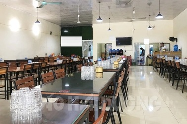 Nhà hàng, quán ăn ồ ạt rao bán, thanh lý đồ dùng với giá "rẻ như cho"