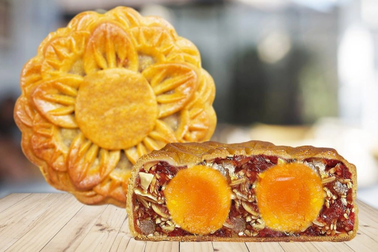 Một bánh trung thu thập cẩm trứng "béo" gần bằng 3 tô phở