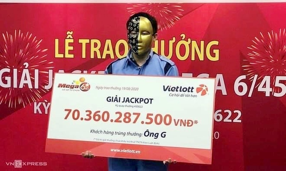 Vĩnh Long: Một tấm vé số trúng độc đắc khủng gần 60 tỷ đồng - 2 Vĩnh Long: Một tấm vé số trúng độc đắc khủng gần 60 tỷ đồng - 2