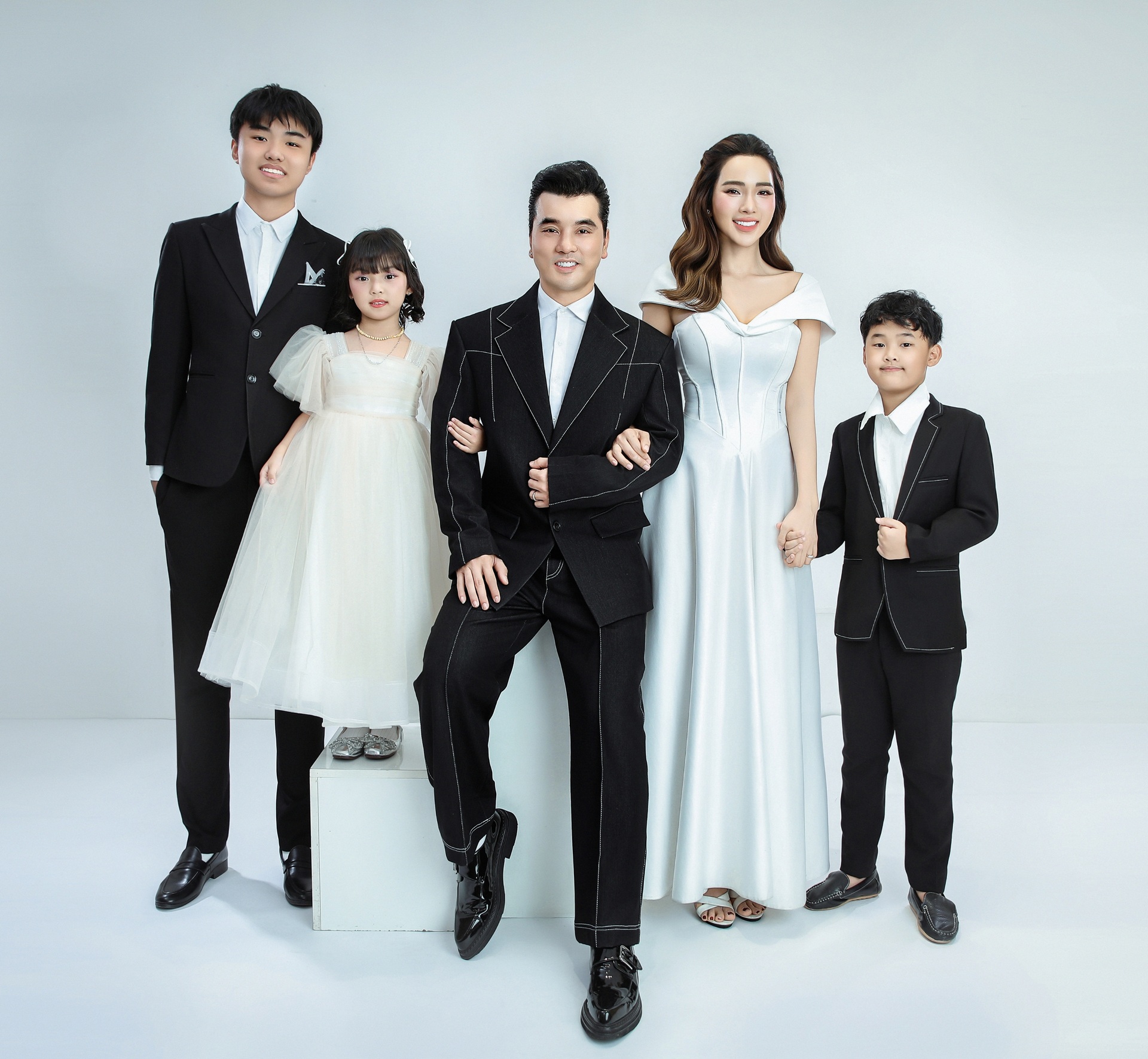 Ưng Hoàng Phúc viên mãn bên vợ người mẫu, sức khỏe ra sao sau biến cố? - 2 Ưng Hoàng Phúc viên mãn bên vợ người mẫu, sức khỏe ra sao sau biến cố? - 2