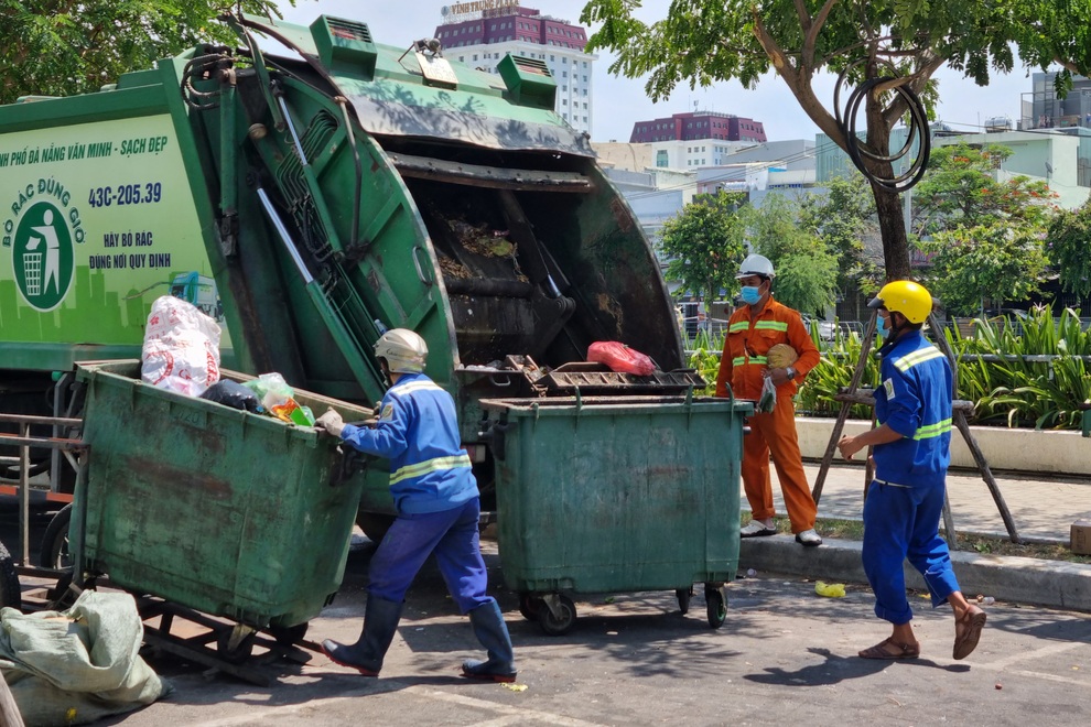 Đường phố Đà Nẵng ngày thứ 7 thi hành lệnh ai ở đâu ở yên đó - 11 Đường phố Đà Nẵng ngày thứ 7 thi hành lệnh ai ở đâu ở yên đó - 11