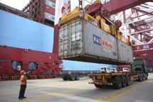 Xuất khẩu của Trung Quốc tăng kỷ lục khi phương Tây tái phong tỏa