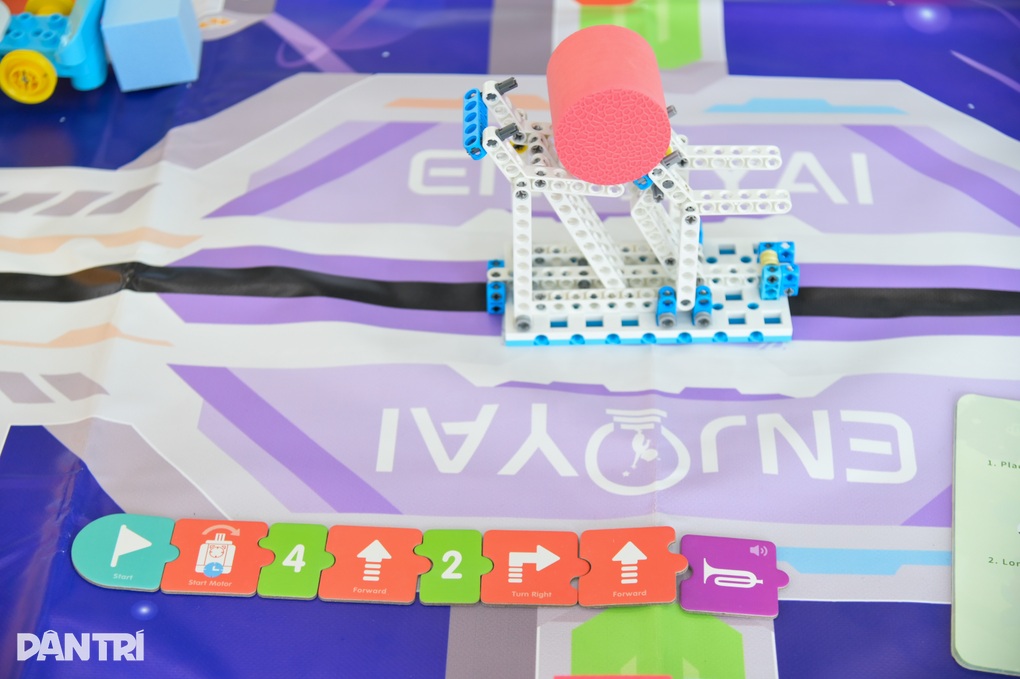 Trải nghiệm điều khiển drone, đấu robot tại triển lãm Đổi mới sáng tạo 2025 - 3