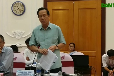 Bộ trưởng Đào Ngọc Dung thăm hỏi người lao động tại Tổng Công ty may 10