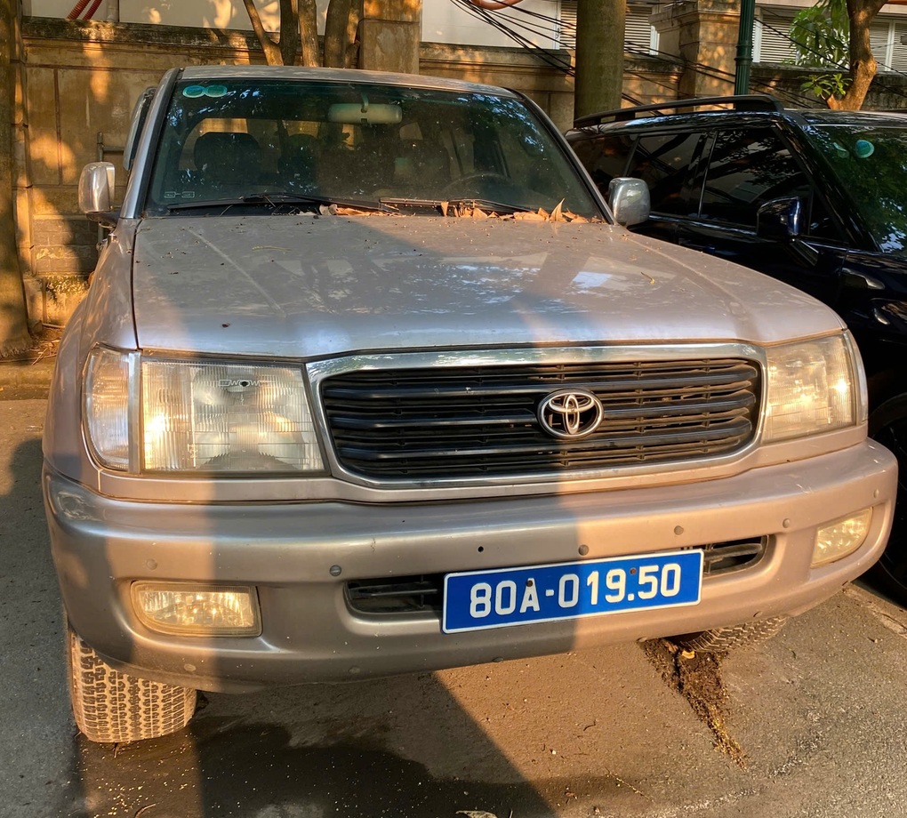 6 ô tô của Văn phòng Bộ Công Thương đấu giá được gần 500 triệu đồng - 1 6 ô tô của Văn phòng Bộ Công Thương đấu giá được gần 500 triệu đồng
