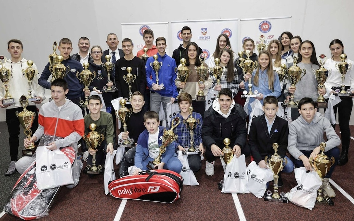 Djokovic từ chối giải thích việc đi khắp nơi sau khi nhiễm Covid-19 - 2 Djokovic từ chối giải thích việc đi khắp nơi sau khi nhiễm Covid-19 - 2