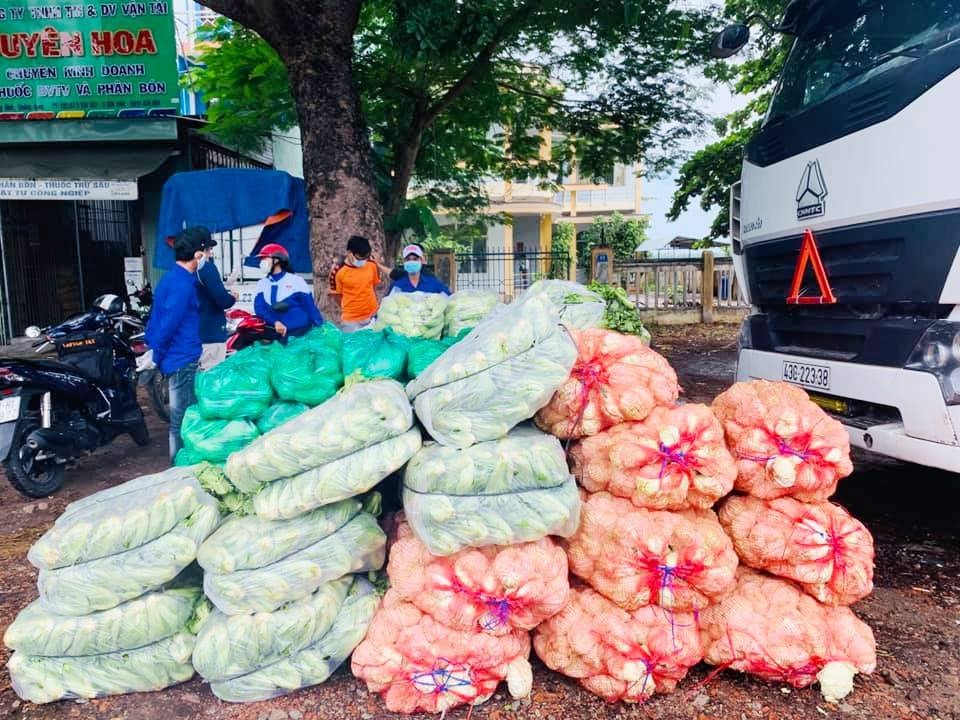 “Phiên chợ 0 đồng” hỗ trợ các hộ khó khăn do Covid-19 - 1