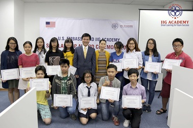 Học bổng danh giá từ Đại sứ quán Hoa Kỳ và Học viện IIG “truyền lửa cho những giấc mơ Mỹ”