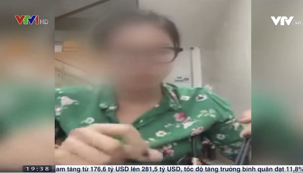 Một người mẫu Việt livestream chửi rủa tục tĩu bị lên án trên sóng VTV - 1 Một người mẫu Việt livestream chửi rủa tục tĩu bị lên án trên sóng VTV - 1