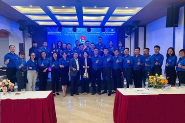 Tuổi trẻ Bộ LĐ-TB&XH tập huấn về bình đẳng giới, tặng quà cho trẻ em nghèo