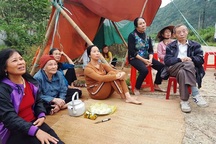Ninh Bình: Người dân dựng lều, tập trung phản đối dự án xây đài hóa thân!
