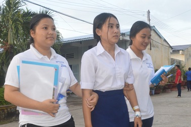 Nhiều thí sinh nén nỗi đau quyết tâm đi thi tốt nghiệp THPT