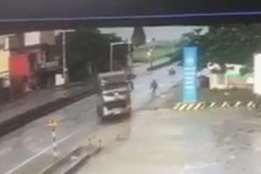 Phạt nguội tài xế ô tô suýt gây tai nạn còn đánh người