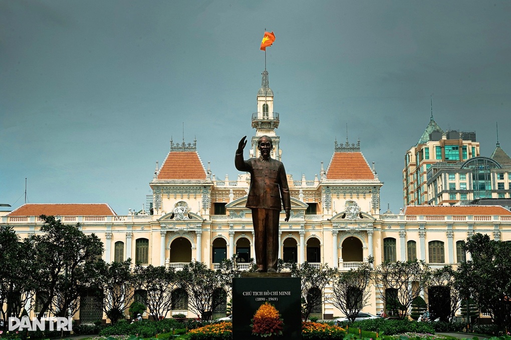 TPHCM tặng quà hộ khó khăn nhân kỷ niệm 50 năm thành phố mang tên Bác - 1 TPHCM tặng quà hộ khó khăn nhân kỷ niệm 50 năm thành phố mang tên Bác - 1