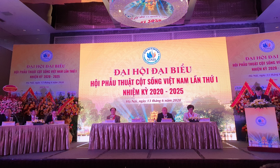PGS.TS Nguyễn Văn Thạch trở thành Chủ tịch Hội Phẫu thuật Cột sống Việt Nam - 1 PGS.TS Nguyễn Văn Thạch trở thành Chủ tịch Hội Phẫu thuật Cột sống Việt Nam - 1