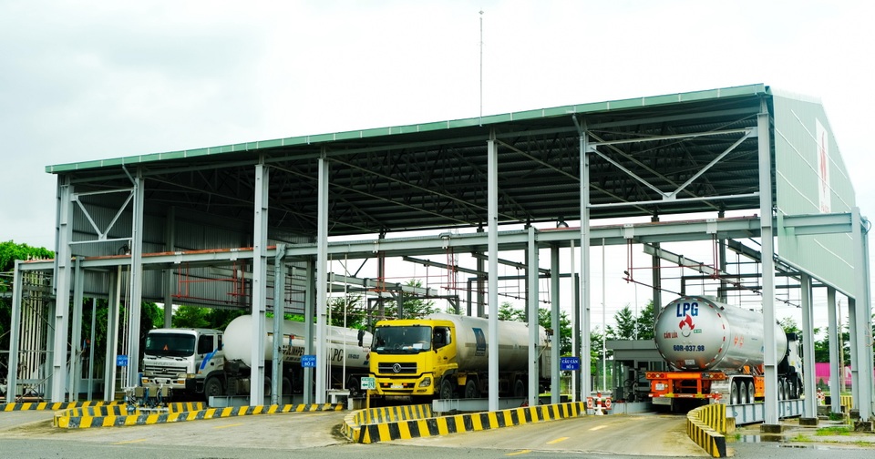 Trạm nạp gas Thị Vải lập kỷ lục xuất hàng mới - 2 Trạm nạp gas Thị Vải lập kỷ lục xuất hàng mới - 2