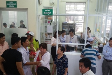 Người bệnh than phiền khâu xét nghiệm, nhận thuốc Bảo hiểm Y tế