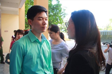 Thu hồi chứng chỉ hành nghề khám chữa bệnh của BS Hoàng Công Lương có hợp lý?