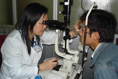 Khám mắt miễn phí nhân ngày Thị giác thế giới