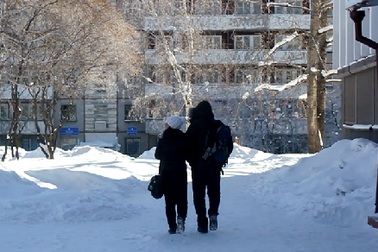 Người Việt trẻ đón Valentine trong tuyết trắng