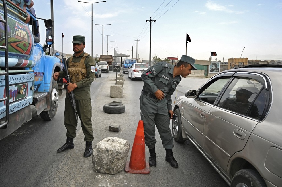 Taliban ráo riết săn lùng người của chính quyền cũ - 2 Taliban ráo riết săn lùng người của chính quyền cũ - 2
