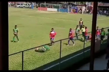 Kinh ngạc trước màn ăn vạ lạ nhất lịch sử bóng đá