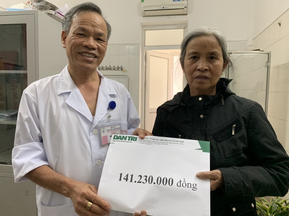 Bà còm cõi cõng cháu bại não đi chữa bệnh được giúp đỡ gần 142 triệu đồng - 3 Bà còm cõi cõng cháu bại não đi chữa bệnh được giúp đỡ gần 142 triệu đồng - 3
