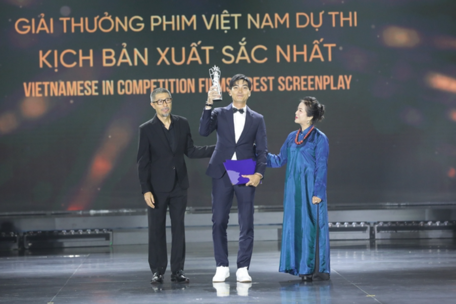 Chị dâu có Việt Hương, Hồng Đào thắng lớn, Victor Vũ là đạo diễn xuất sắc - 1
