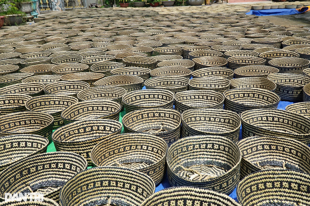 Nghề quanh năm ngồi gảy tay, biến cỏ dại thành hàng hiệu - 3 Nghề quanh năm ngồi gảy tay, biến cỏ dại thành hàng hiệu - 3