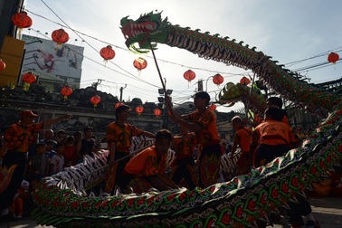 Lân sư rồng "nghinh tiếp" Đinh Dậu