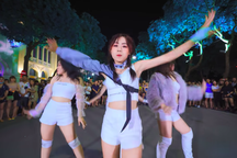 Fan quốc tế trầm trồ khen ngợi màn cover Black Pink của nhóm nhảy Việt