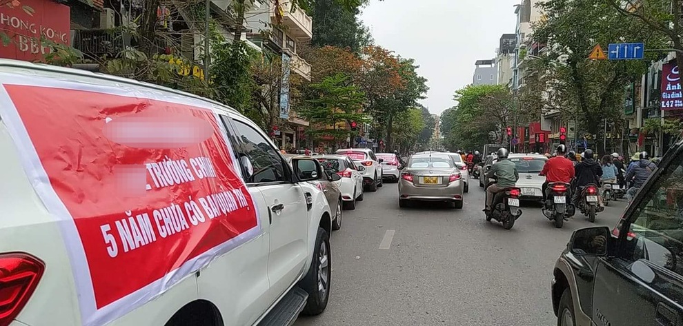 Rầm rộ treo băng rôn đòi nhà, cư dân cần làm gì để không phạm luật? - 2 Rầm rộ treo băng rôn đòi nhà, cư dân cần làm gì để không phạm luật? - 2