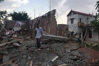 Chưa ra thông báo, chính quyền xã đã cưỡng chế “ủi bay” nhà dân?