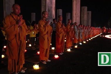 Lễ hội hoa đăng cầu nguyện hòa bình thế giới tại chùa Tam Chúc