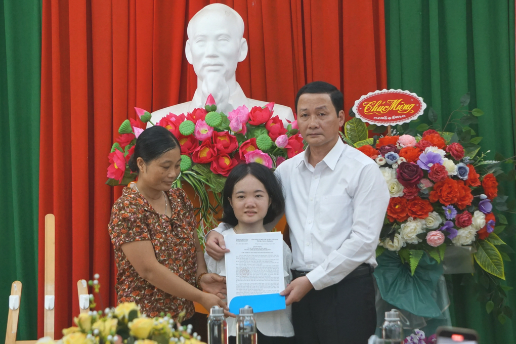 Cái kết như mơ với cô giáo cầm bút bằng chân ở Thanh Hóa - 2 Cái kết như mơ với cô giáo cầm bút bằng chân ở Thanh Hóa - 2