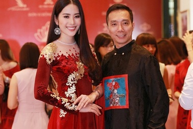 NTK Đỗ Trịnh Hoài Nam đấu giá áo dài dát vàng ủng hộ đồng bào vùng lũ