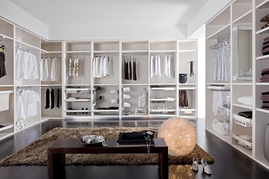 “Hô biến” tủ quần áo gọn gàng đón tết với 5 phụ kiện