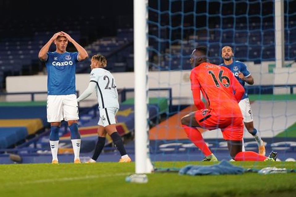 Everton hạ gục Chelsea nhờ quả phạt đền - 4 Everton hạ gục Chelsea nhờ quả phạt đền - 4