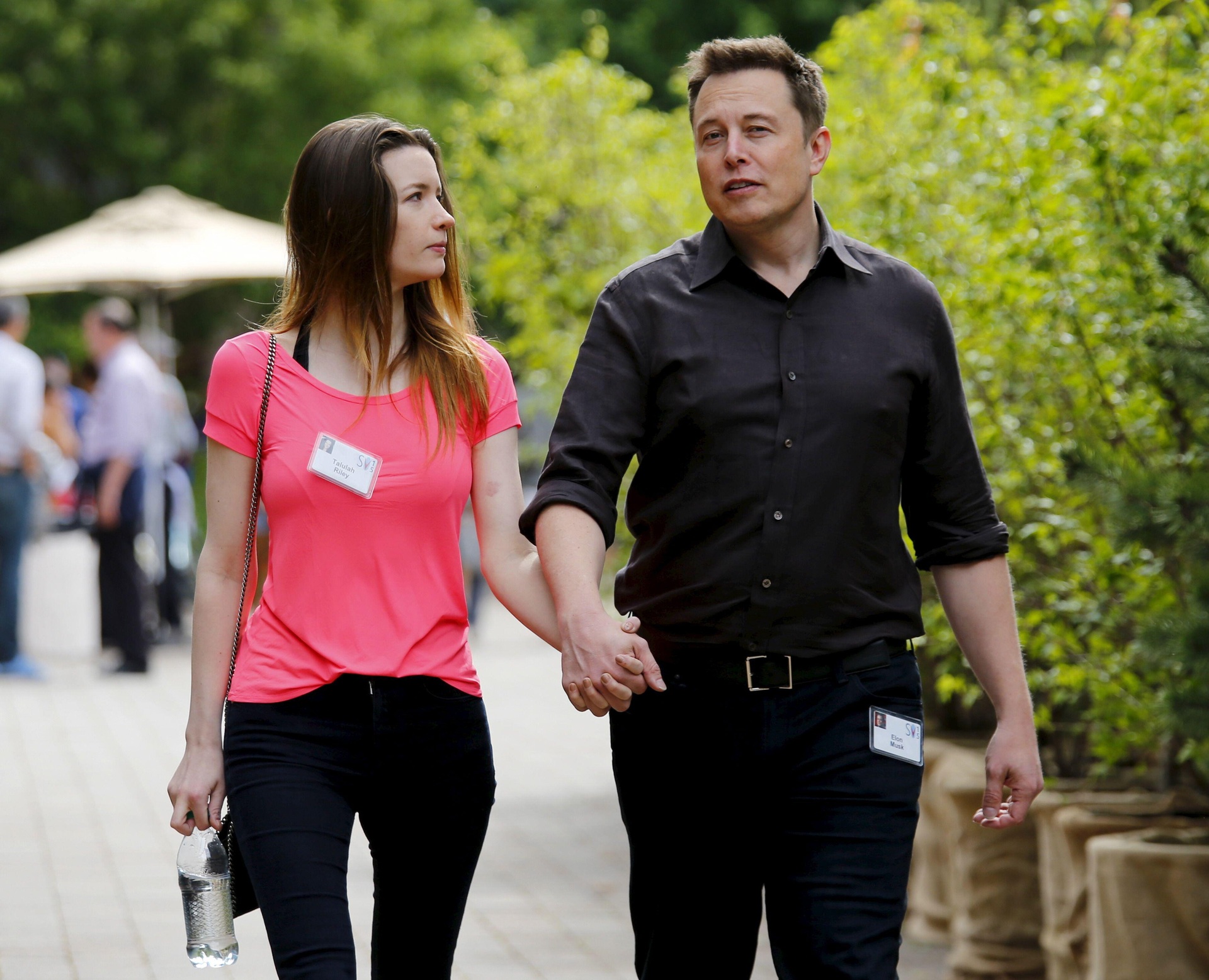 Tỷ phú Elon Musk đoàn tụ với người vợ từng khiến anh 2 lần ra tòa ly hôn - 10 Tỷ phú Elon Musk đoàn tụ với người vợ từng khiến anh 2 lần ra tòa ly hôn - 10