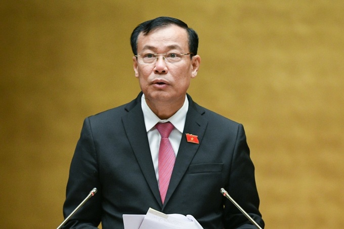 Chủ nhiệm Ủy ban Quốc phòng và An ninh của Quốc hội Lê Tấn Tới thẩm tra Tờ trình của Chính phủ