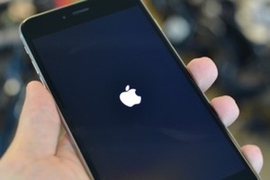 Tin nhắn lạ khiến iPhone tự khởi động