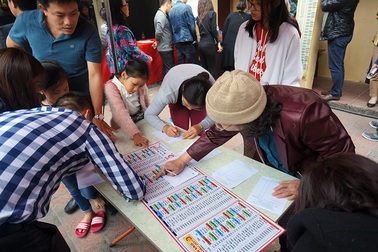 Hà Nội: Chen chân đăng ký "dâng sao giải hạn" ở chùa Phúc Khánh