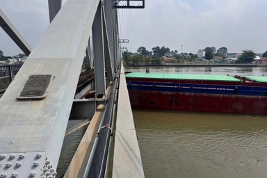 Khởi tố vụ án sà lan tông cầu Ghềnh ở Đồng Nai