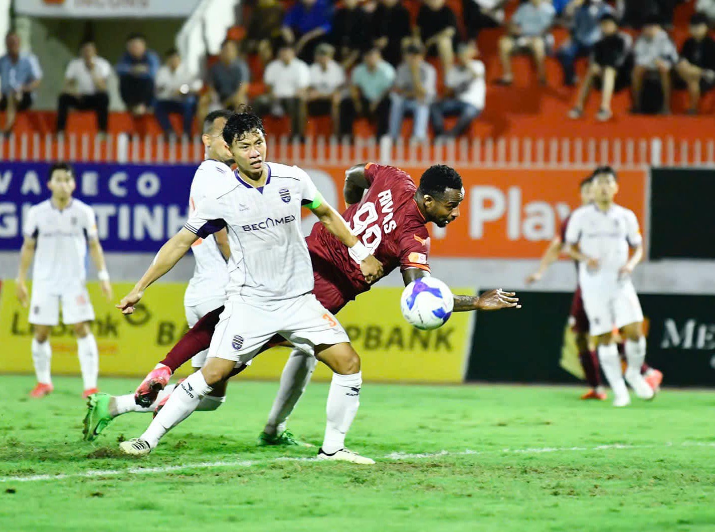 Tien Linh ทิ้งรอยไว้ Binh Duong Club เอาชนะ Binh Dinh Club - 1 Tiến Linh để lại dấu ấn, CLB Bình Dương đánh bại CLB Bình Định - 1
