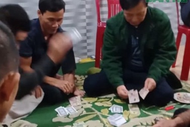 Chủ tịch xã đánh bạc giữa đại dịch: Triệu tập 7 con bạc
